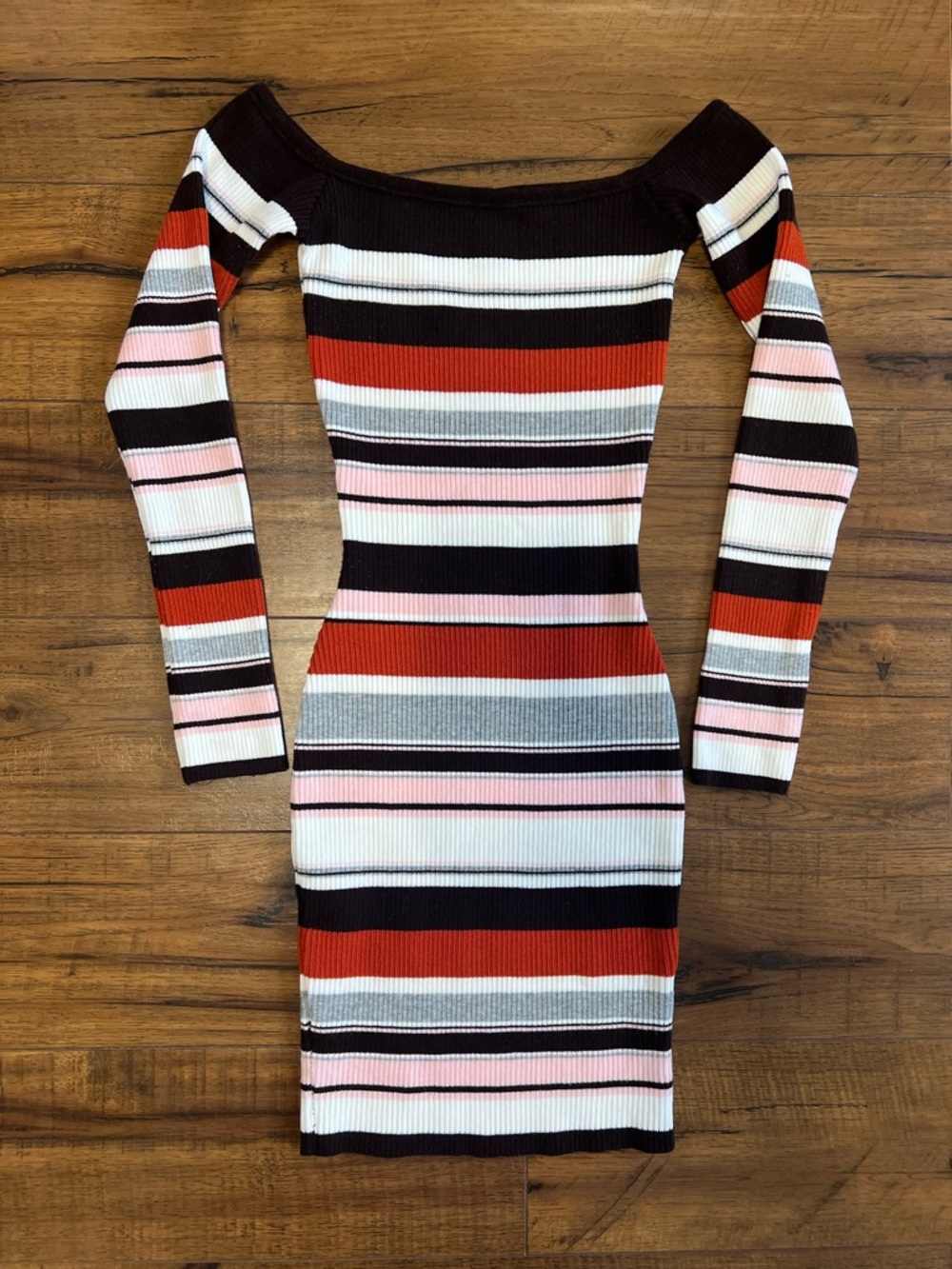 ❄️☃️ Windsor Ribbed Knit Off-Shoulder Bodycon Long Sleeve Dress